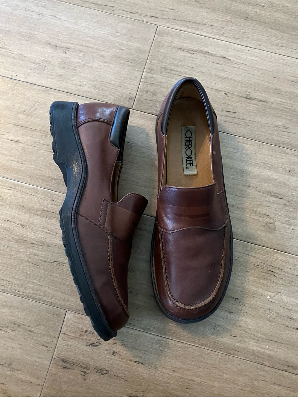 Cherokee leather brown platform penny loafers. Size 7.5(9.35 “ long)